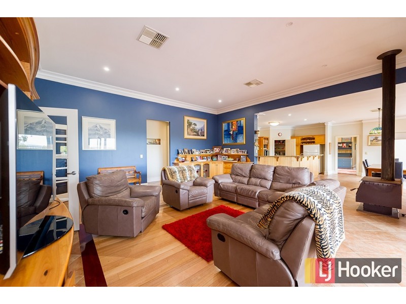 10 Shenton Close, Leschenault WA 6233