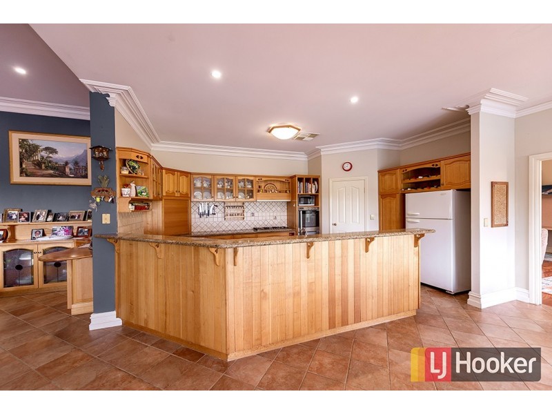 10 Shenton Close, Leschenault WA 6233