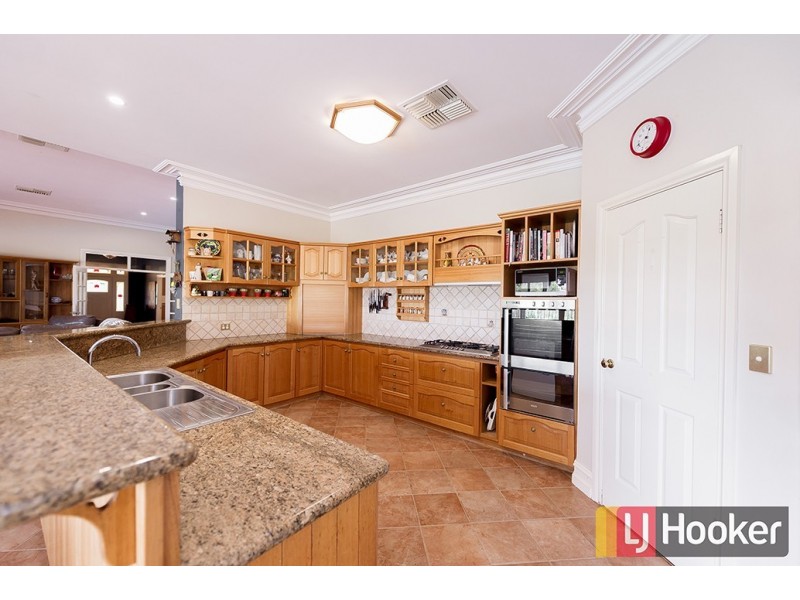 10 Shenton Close, Leschenault WA 6233
