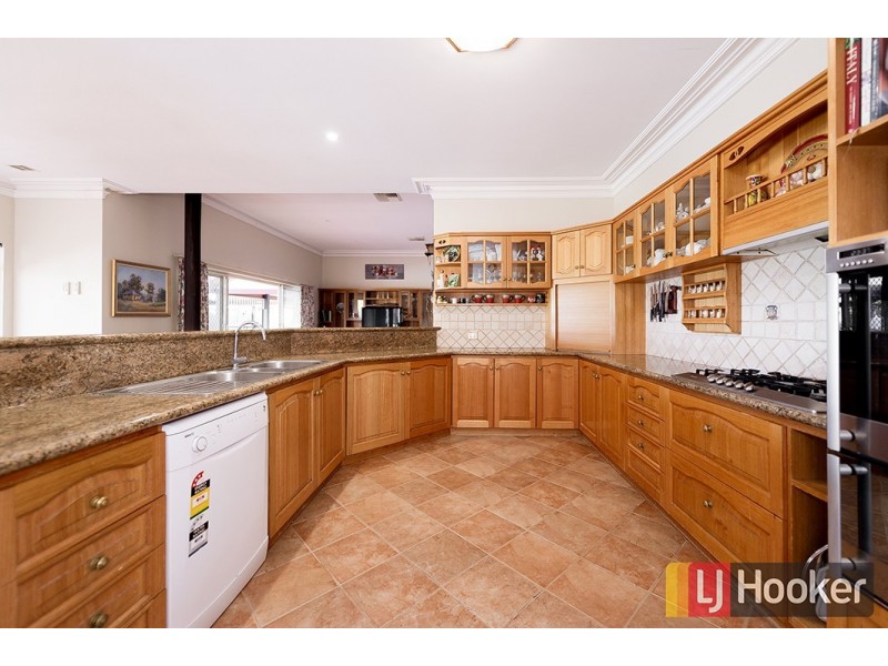 10 Shenton Close, Leschenault WA 6233