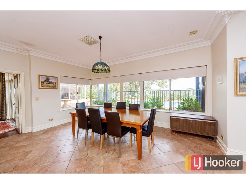 10 Shenton Close, Leschenault WA 6233