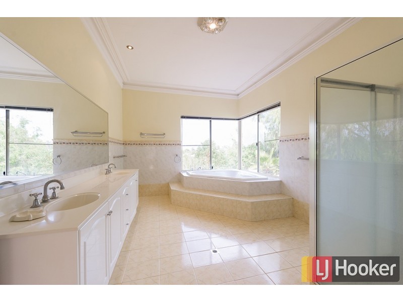 10 Shenton Close, Leschenault WA 6233