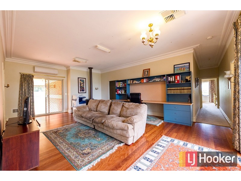 10 Shenton Close, Leschenault WA 6233
