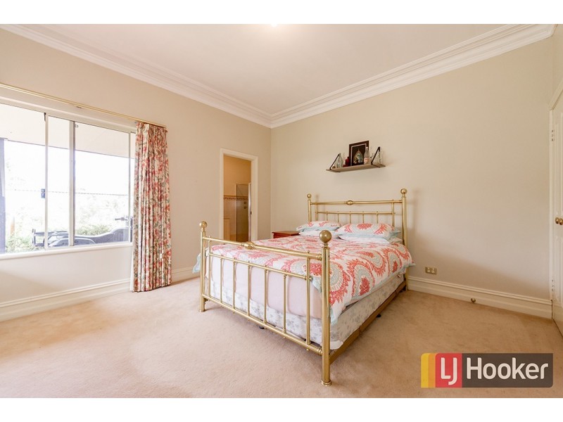 10 Shenton Close, Leschenault WA 6233