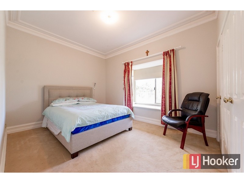 10 Shenton Close, Leschenault WA 6233