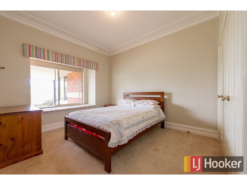 10 Shenton Close, Leschenault WA 6233