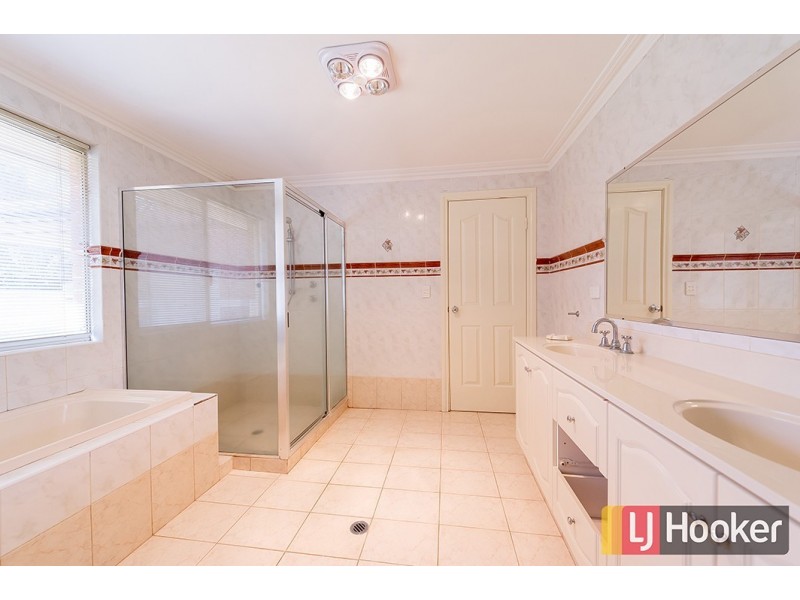 10 Shenton Close, Leschenault WA 6233