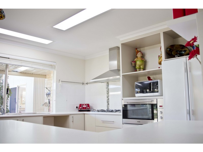 196 Braidwood Drive, Australind WA 6233