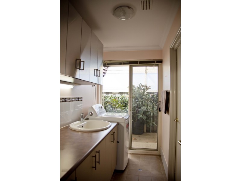 196 Braidwood Drive, Australind WA 6233