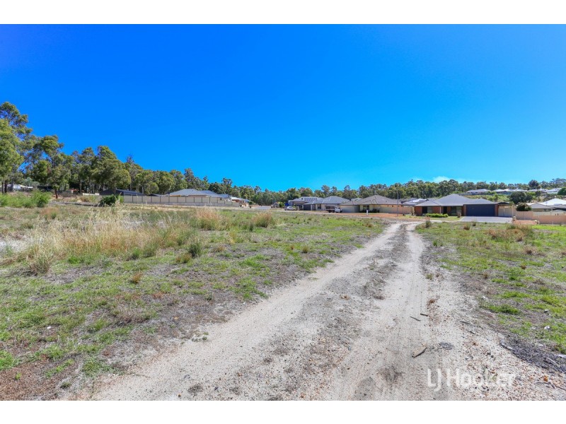 15 Jacaranda Loop, Collie WA 6225