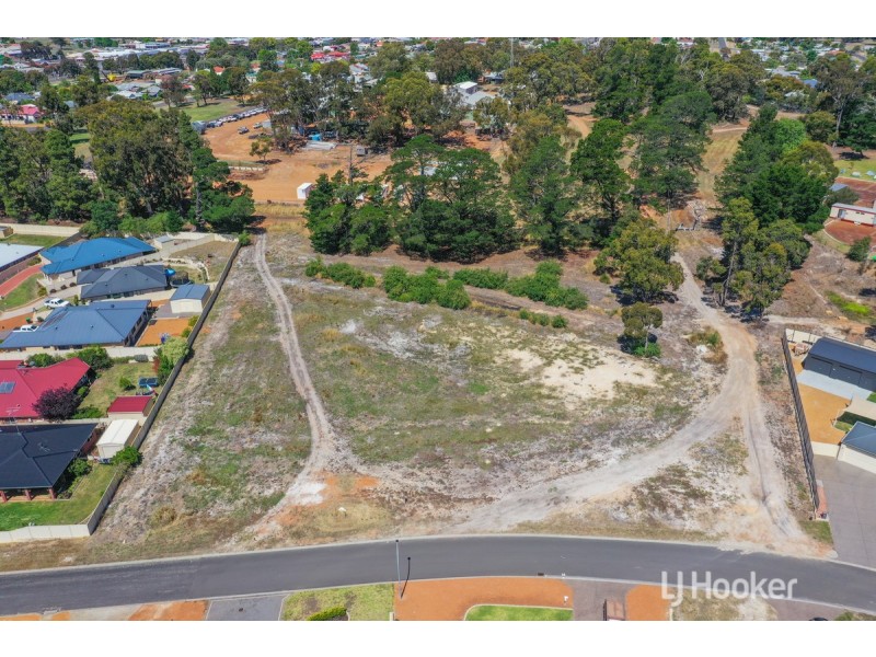 15 Jacaranda Loop, Collie WA 6225