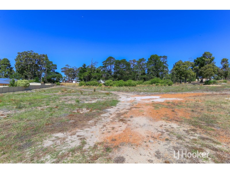 15 Jacaranda Loop, Collie WA 6225