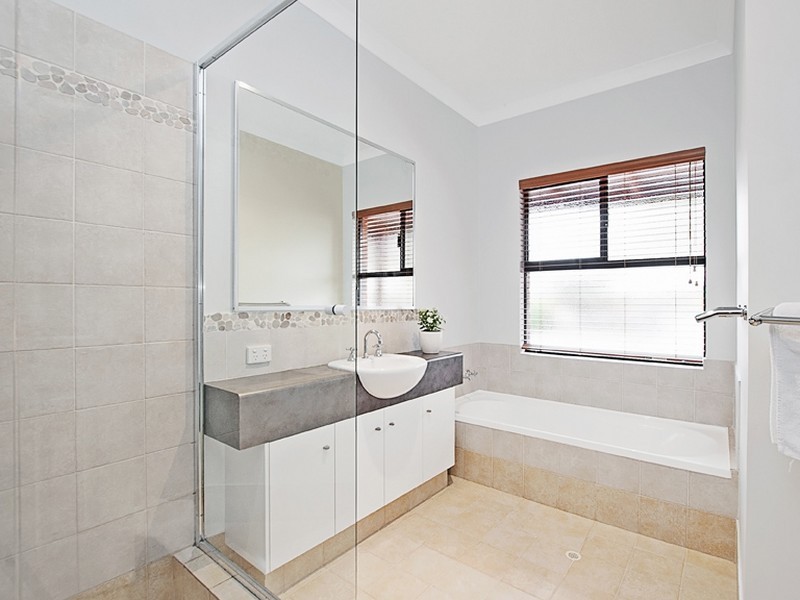 52 Tall Tree Crescent, Reinscourt WA 6280