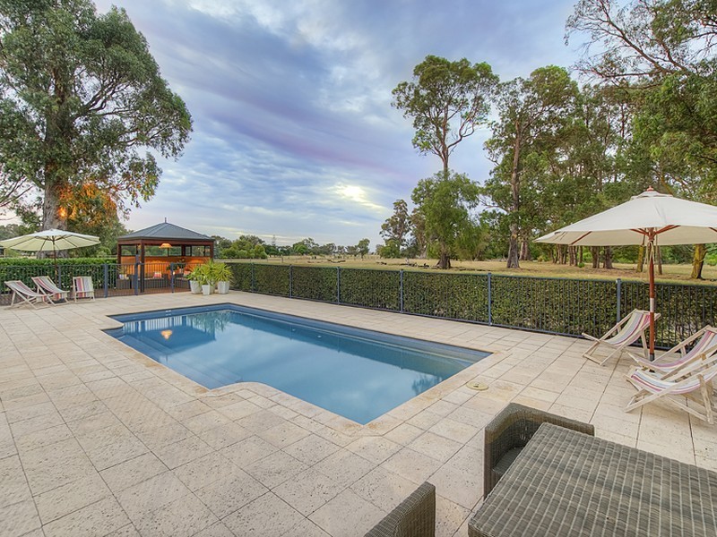 52 Tall Tree Crescent, Reinscourt WA 6280