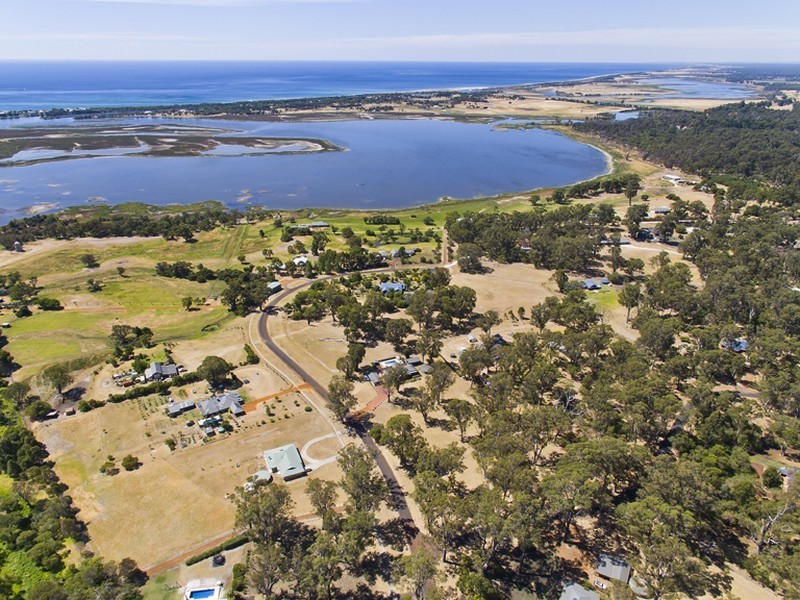 52 Tall Tree Crescent, Reinscourt WA 6280