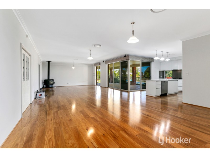 10 Macgregor Road, Roelands WA 6226