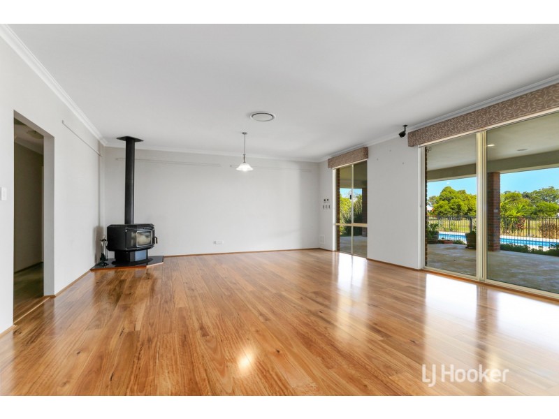 10 Macgregor Road, Roelands WA 6226