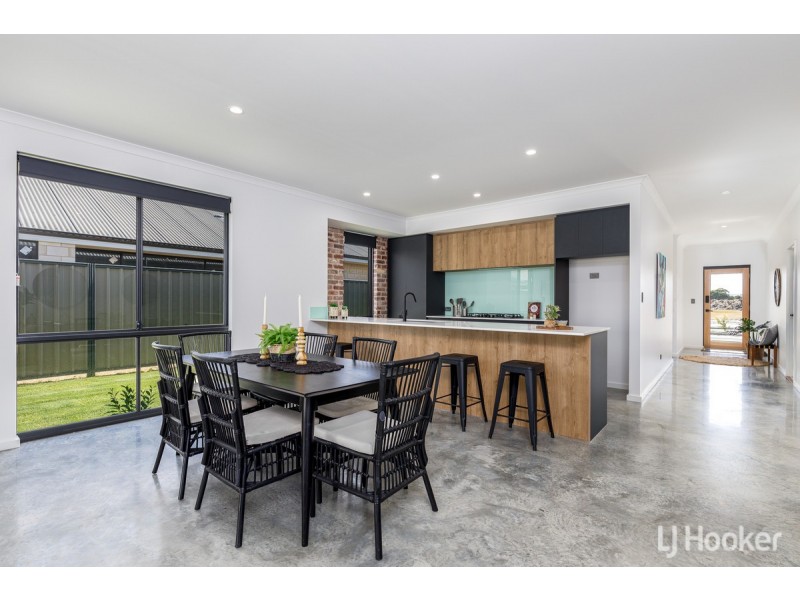 150 The Boulevard, Australind WA 6233