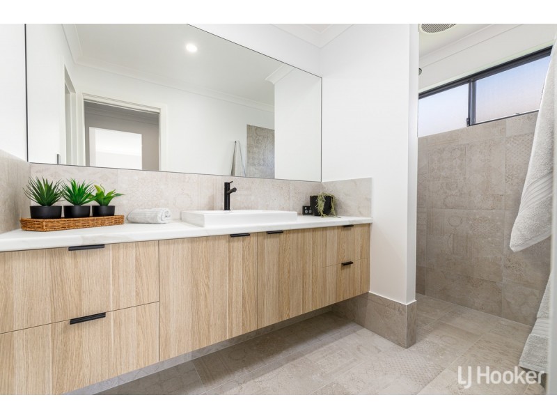 150 The Boulevard, Australind WA 6233