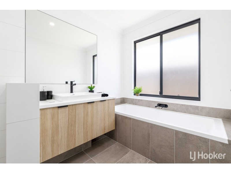 150 The Boulevard, Australind WA 6233