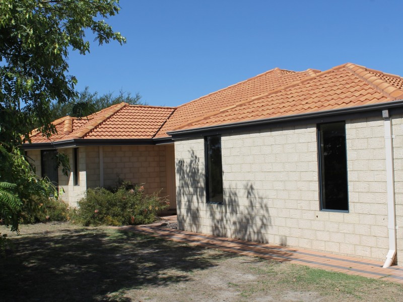 42 The Boulevard, Australind WA 6233