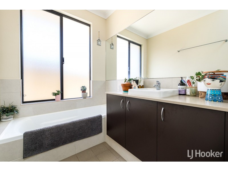 211 Braidwood Drive, Australind WA 6233