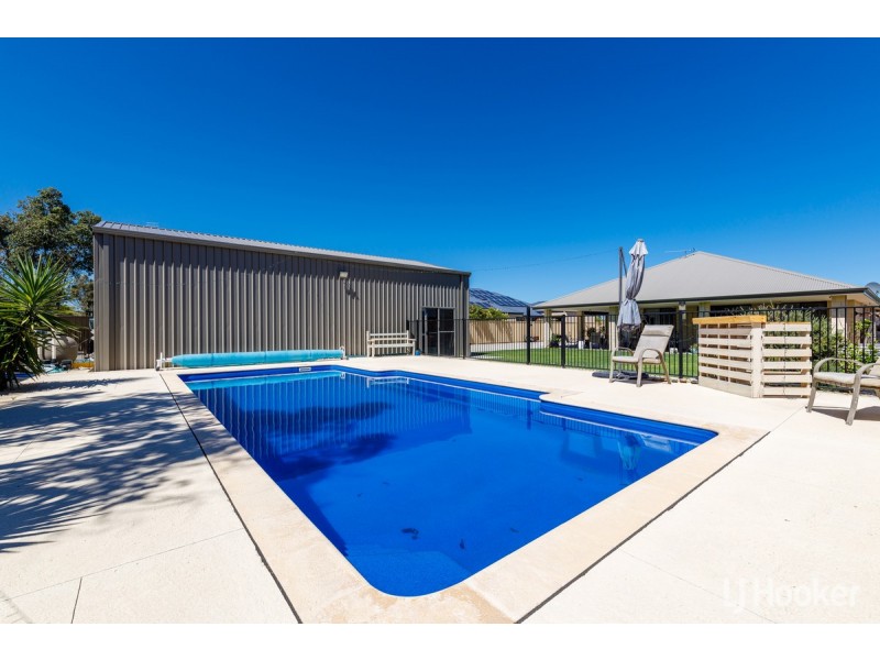 211 Braidwood Drive, Australind WA 6233
