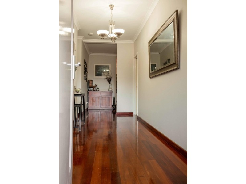 16 Robinia Rise, Collie WA 6225