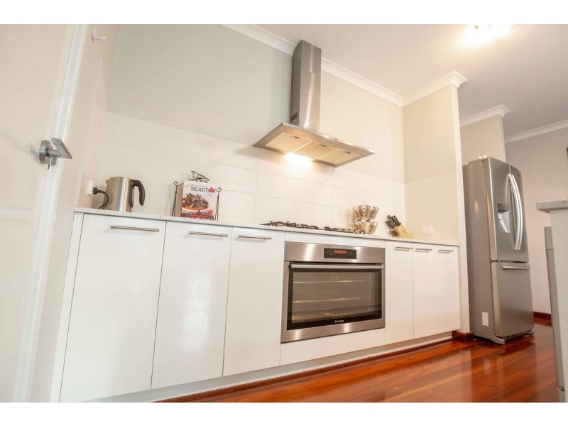 16 Robinia Rise, Collie WA 6225