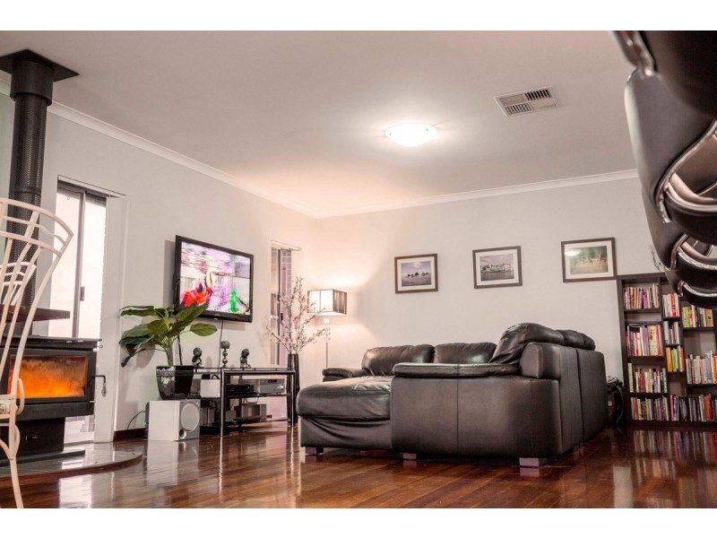 16 Robinia Rise, Collie WA 6225