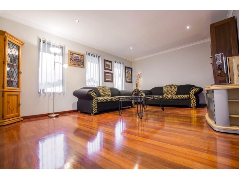 16 Robinia Rise, Collie WA 6225