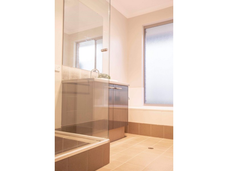 16 Robinia Rise, Collie WA 6225