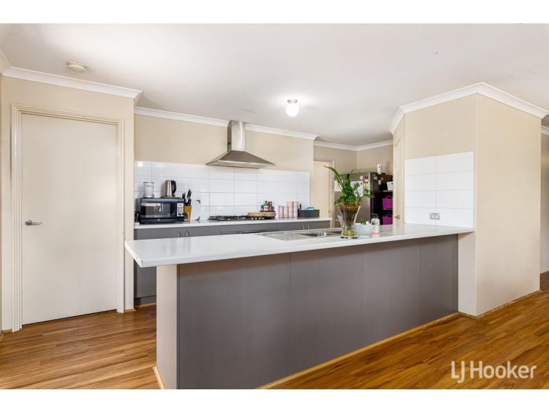 4 Kooyar Bend, Dalyellup WA 6230