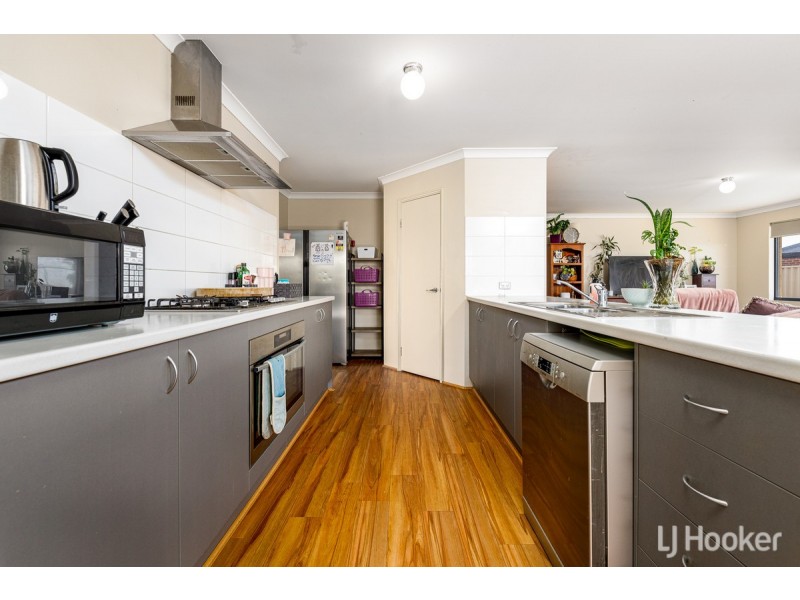 4 Kooyar Bend, Dalyellup WA 6230