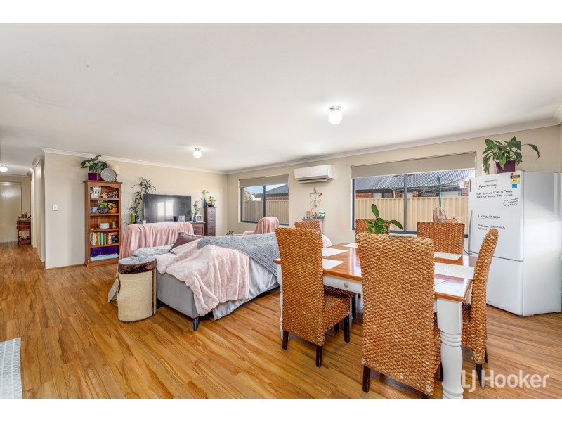 4 Kooyar Bend, Dalyellup WA 6230