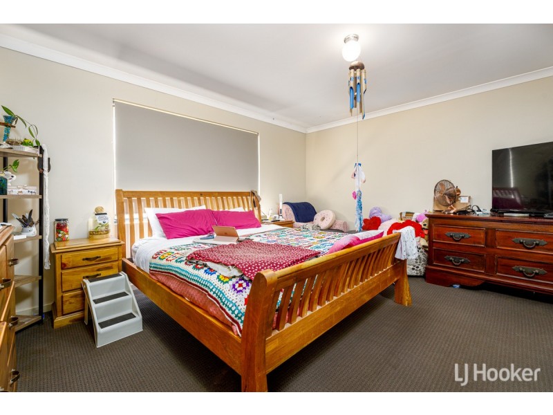 4 Kooyar Bend, Dalyellup WA 6230