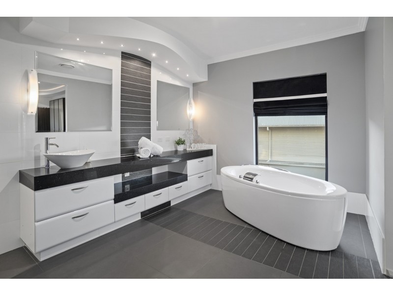 61 Lanyard Boulevard, Geographe WA 6280