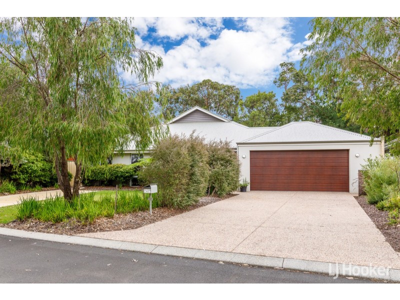 94 Santons Approach, Yalyalup WA 6280