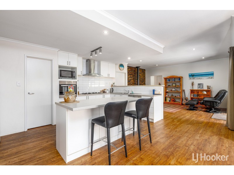 94 Santons Approach, Yalyalup WA 6280