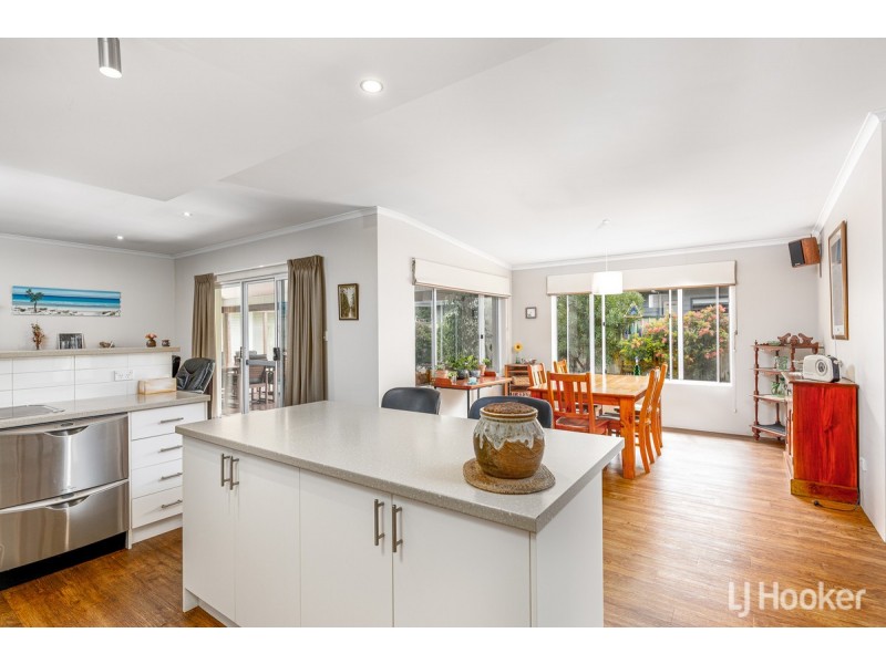 94 Santons Approach, Yalyalup WA 6280