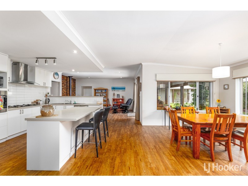 94 Santons Approach, Yalyalup WA 6280