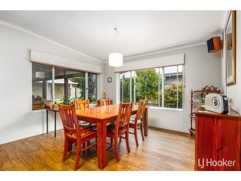 94 Santons Approach, Yalyalup WA 6280