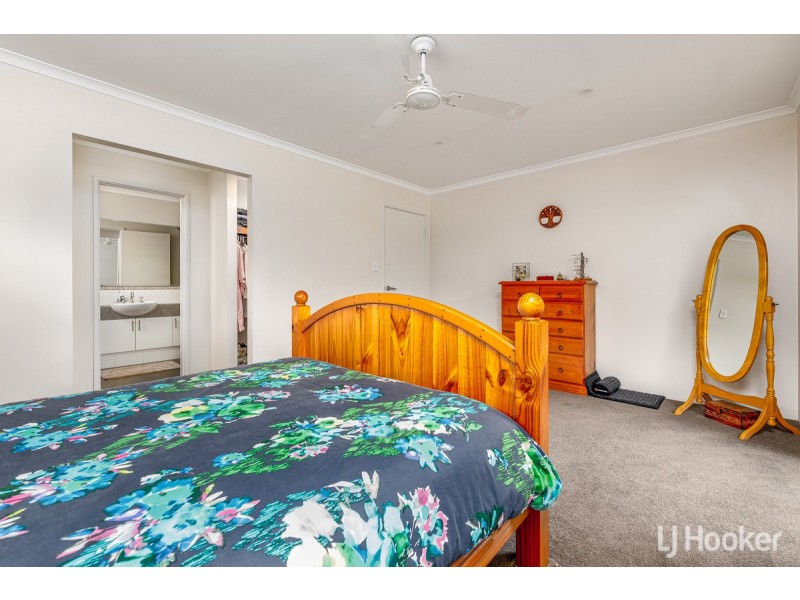 94 Santons Approach, Yalyalup WA 6280