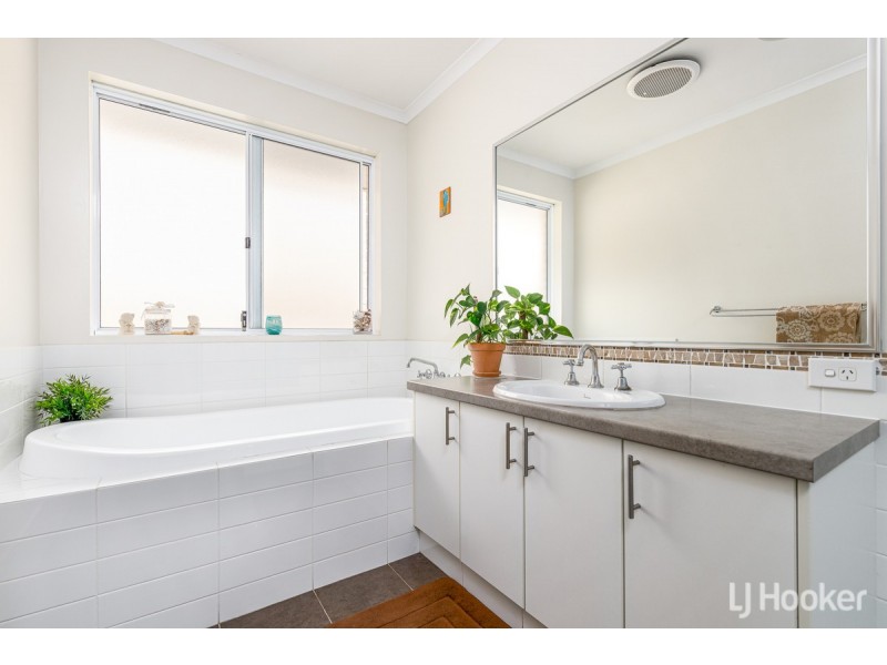 94 Santons Approach, Yalyalup WA 6280