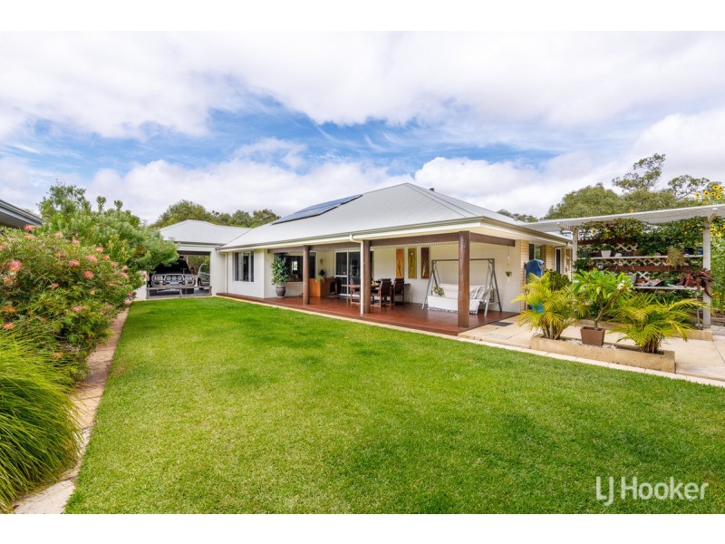 94 Santons Approach, Yalyalup WA 6280