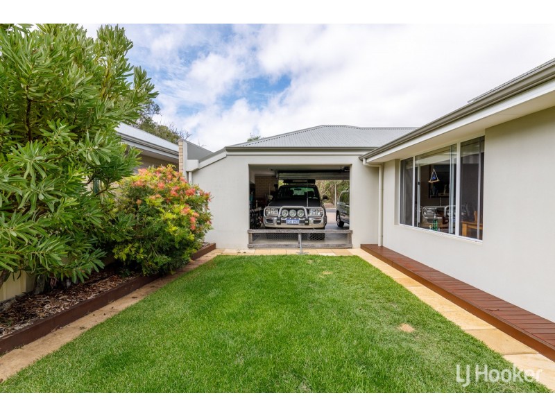 94 Santons Approach, Yalyalup WA 6280