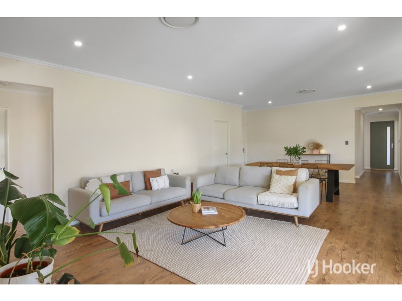 16 Finlay Avenue, Millbridge WA 6232