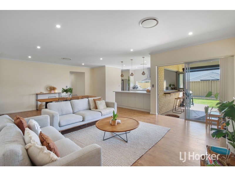 16 Finlay Avenue, Millbridge WA 6232