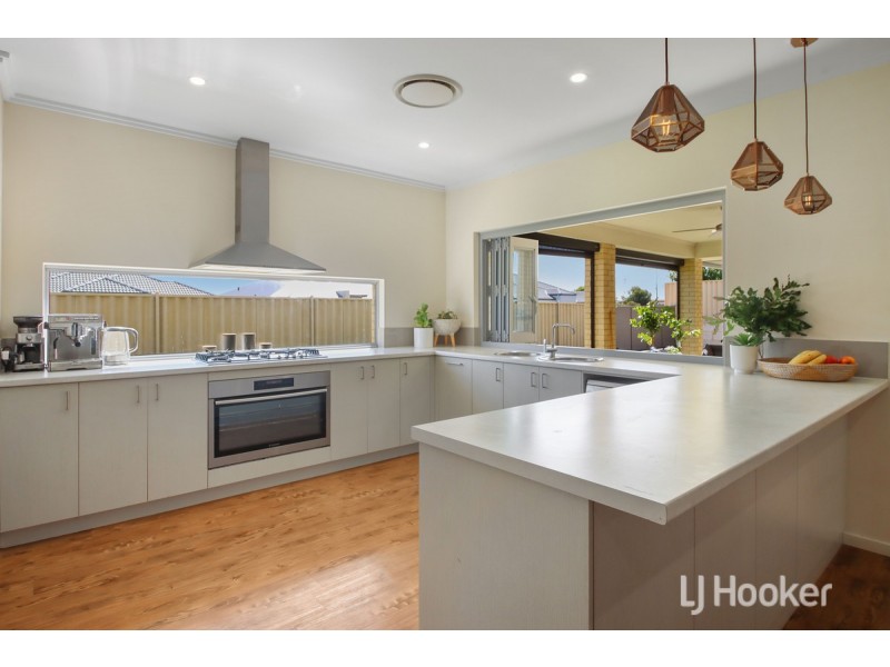 16 Finlay Avenue, Millbridge WA 6232