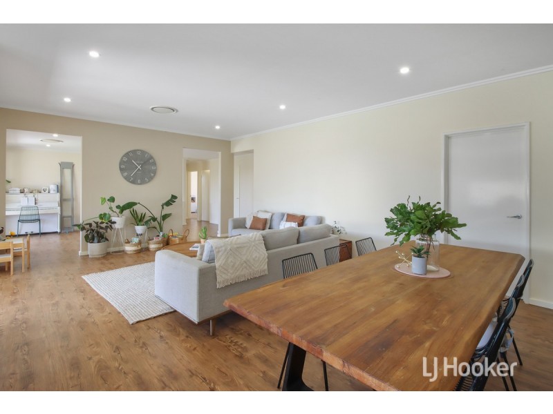 16 Finlay Avenue, Millbridge WA 6232